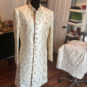 Men's Wedding Sherwani sz large  (C01)